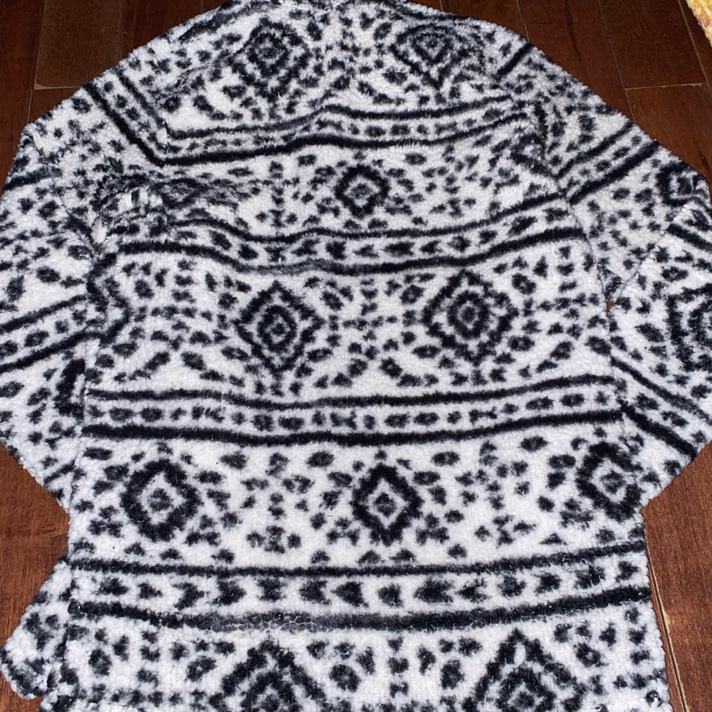 Pullover - Picture 3 of 3